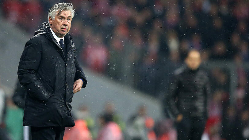 Stand beim Pokal-Halbfinale gegen Dortmund im Regen: Bayern-Trainer Carlo Ancelotti.