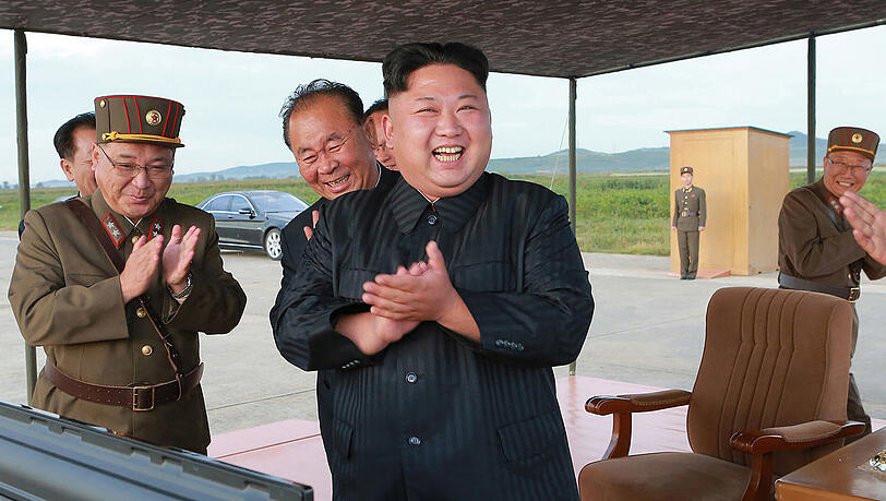 Nordkoreas Machthaber Kim Jong Un sorgt mit einer erneuten Drohung für Aufsehen. Nordkoreas Machthaber Kim Jong Un sorgt mit einer erneuten Drohung für Aufsehen.