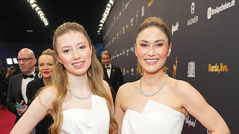 Eleonora und Dr. Luise Berger haben eine Einladung von Heidi Klum erhalten
