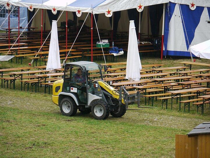 Die Aufbauarbeiten für das Gräfelfinger Kultrufestival.