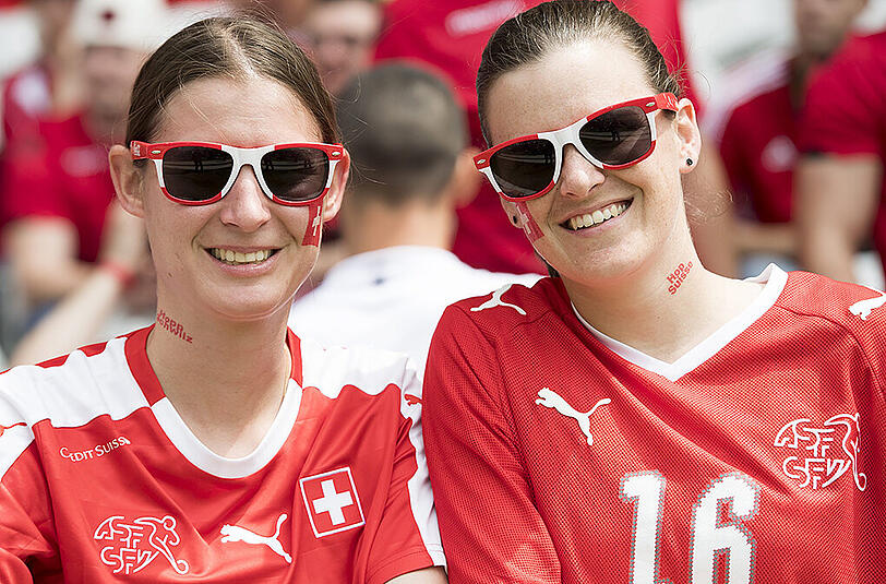 Es gibt nicht nur das hässliche Fan-Gesicht dieser Euro 2016. Sondern auch das schöne und kuriose. Sehen Sie hier die Bilder in unserer Galerie.