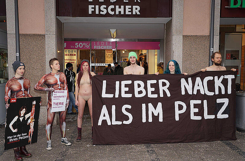 "Lieber nackt als im Pelz": Bilder von der Protestaktion