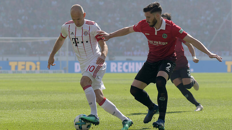 Arjen Robben: Note 4. Diesmal wieder Kapitän und wieder in der Startelf. Heißt das für Mittwoch gegen Real, dass der Routinier draußen sitzt? Hatte kaum eine nennenswerte Szene auf der rechten Außenbahn, konnte sich kaum durchsetzen, verlor Dribblings. Zur Pause ausgewechselt.