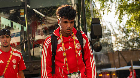 "Ich bin nicht so jemand, der Spieler dabei hat, denen ich nicht vertraue", sagt Bayern-Trainer Kompany über Adam Aznou (Foto). Dennoch kommt der 19-Jährige bisher lediglich auf acht Minuten Spielzeit.