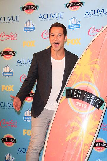 Skylar Astin