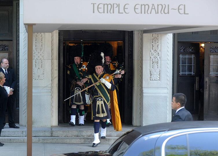 Die Trauerfeier fand in der Synagoge "Temple Emanu-El" in New York statt.