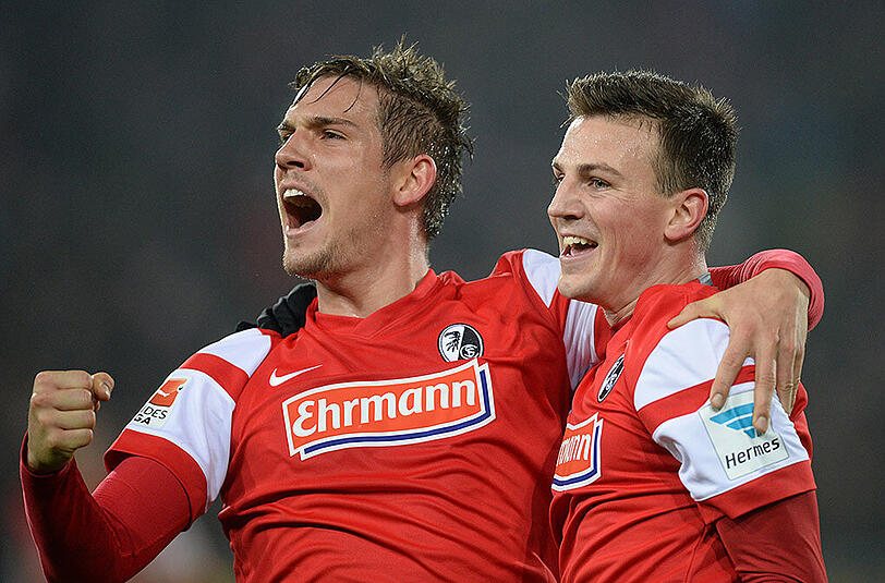Kehrt Absteiger Freiburg den Rücken und wechselt nach Hannover: Oliver Sorg (l.), hier mit Vladimir Darida.
