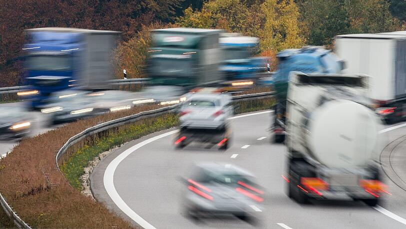 Ein 30-Jähriger hat sich mitten auf der A3 einen üblen Ausraster geleistet.