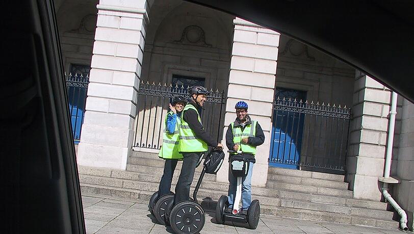 Die Segways sind auch in Irlands Metropole derzeit der letzte Schrei. Die Segways sind auch in Irlands Metropole derzeit der letzte Schrei.