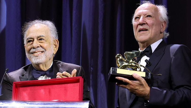 Francis Ford Coppola (l.) und Werner Herzog bei der Eröffnungszeremonie der 82. Filmfestspiele von Venedig.