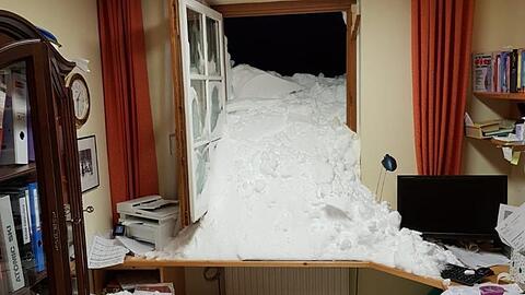 Eine nächtliche Lawine hat in Ramsau in Österreich ein Hotel getroffen.