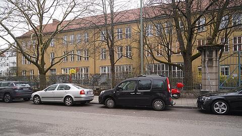 54 Unfälle sind im Umfeld dieser Münchner Schule im Jahr 2023 passiert. So viele wie nirgends sonst in Bayern und an fast keiner anderen Schule in Deutschland.