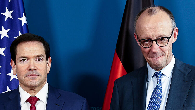 Bundeskanzler Friedrich Merz (r, CDU) und US-Außenminister Marco Rubio treffen sich auf der 62. Münchner Sicherheitskonferenz. Es werden mehr als 60 Staats- und Regierungschefs beim wichtigsten Expertentreffen zur Sicherheitspolitik weltweit erwartet und damit mehr als je zuvor. +++ dpa-Bildfunk +++ Bundeskanzler Friedrich Merz (r, CDU) und US-Außenminister Marco Rubio treffen sich auf der 62. Münchner Sicherheitskonferenz. Es werden mehr als 60 Staats- und Regierungschefs beim wichtigsten Expertentreffen zur Sicherheitspolitik weltweit erwartet und damit mehr als je zuvor. +++ dpa-Bildfunk +++