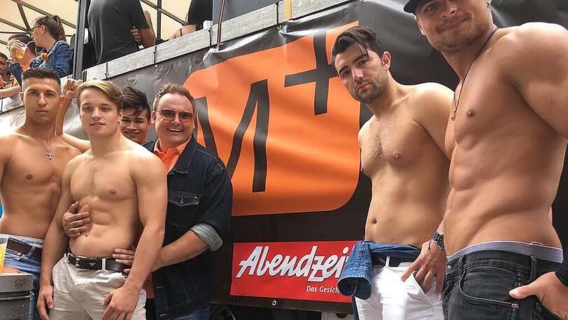Teilnehmer der traditionellen Parade anlässlich des Christopher Street Day