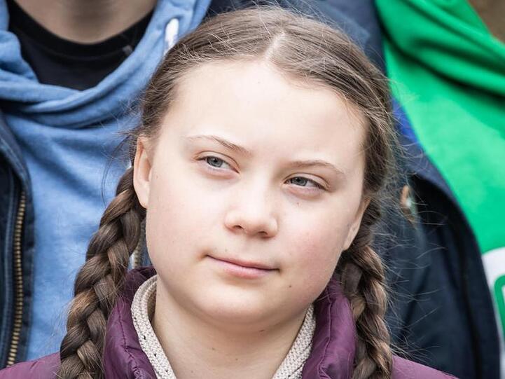Die Umweltaktivistin Greta Thunberg nimmt zusammen mit Schülern an der Klimademonstration "Fridays for Future" teil.