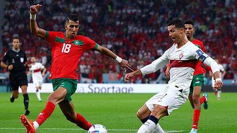Cristiano Ronaldo (r) steht nun bei 196 Einsätzen für die portugiesische Nationalelf.