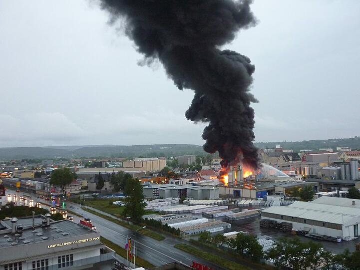 Bamberg: Millionenschaden bei Brand in Bitumenwerk. Die Bilder