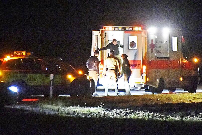 Der Fahrer kam mit Polizeibegleitung ins Krankenhaus.