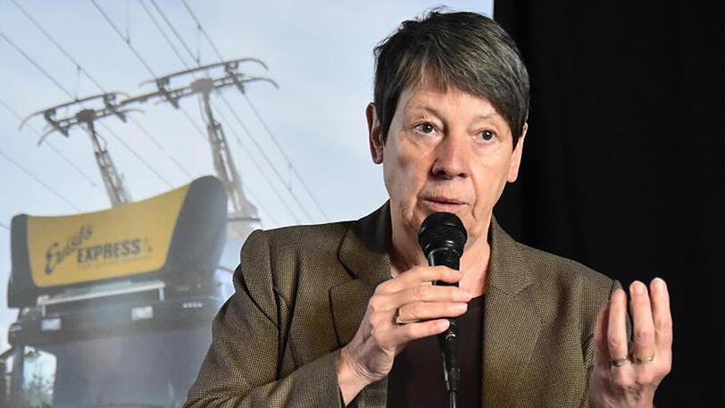 Bundesumweltministerin Barbara Hendricks stellt die Untersuchung vor.