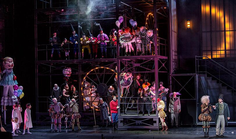 Die "Zauberflöte" in der Regie von Lydia Steier im Großen Festspielhaus.