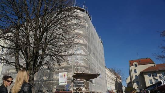 An der Ecke zur Westenriederstraße wird gerade der "Löwe am Markt" entkernt. An der Ecke zur Westenriederstraße wird gerade der "Löwe am Markt" entkernt.