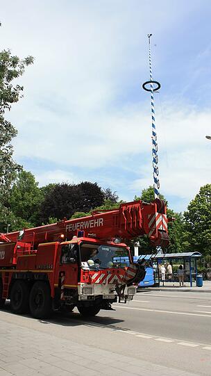 Weg ist der Maibaum in Thalkirchen: Klicken Sie sich durch die Bilder des Feuerwehreinsatzes.