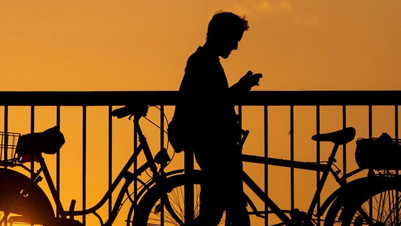 Während die übers Festnetz telefonierten Minuten weiter rückläufig waren, schnellte das verbrauchte mobile Datenvolumen in die Höhe. Während die übers Festnetz telefonierten Minuten weiter rückläufig waren, schnellte das verbrauchte mobile Datenvolumen in die Höhe.
