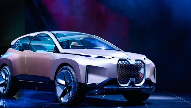 Das neue Automodell BMW iNext wird nach einer Pressekonferenz auf der IAA präsentiert. Foto: Uwe Anspach/dpa Das neue Automodell BMW iNext wird nach einer Pressekonferenz auf der IAA präsentiert. Foto: Uwe Anspach/dpa
