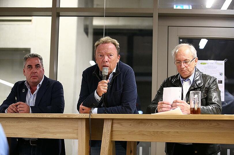 Drei Präsidiumsmitglieder des TSV 1860, eines ist schon Geschichte (v.l.): Peter Helfer, Peter Cassalette und Hans Sitzberger.