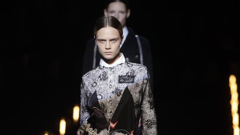 Cara Delevingne zeigt sich Frankensteins Monster und Frankensteis Braut. Cara Delevingne zeigt sich Frankensteins Monster und Frankensteis Braut.