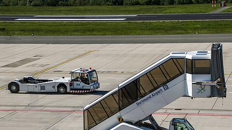 Am Flughafen Dortmund ist ein international gesuchter Mann gefasst worden, der einen anderen erstochen haben soll (Symbolbild).