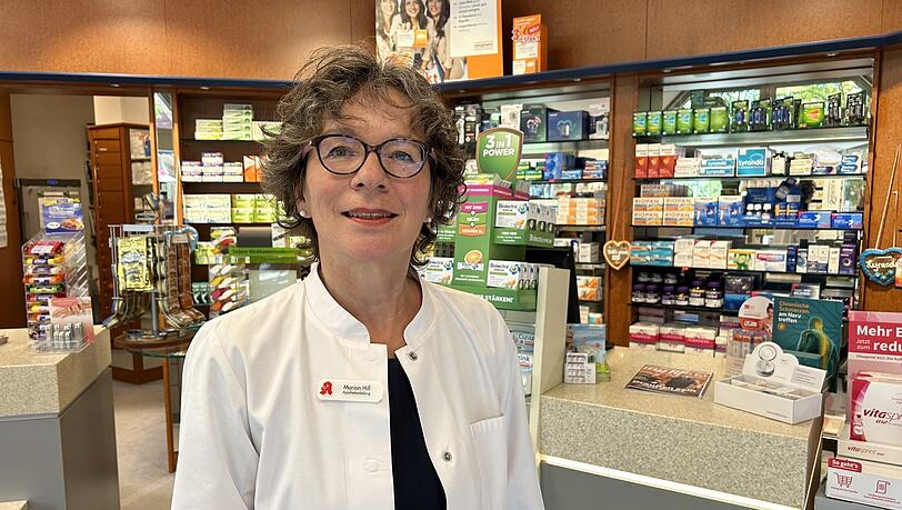 Marion Hill, Leiterin der Heimeran-Apotheke, berichtet wie all ihre Kollegen rund um die Wiesn von der großen Orthomol-Nachfrage bei Oktoberfest-Bedienungen.