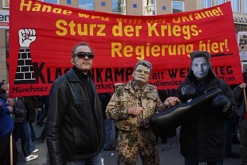 Rund 2500 Demonstranten protestieren gegen die Münchner Sicherheitskonferenz.
