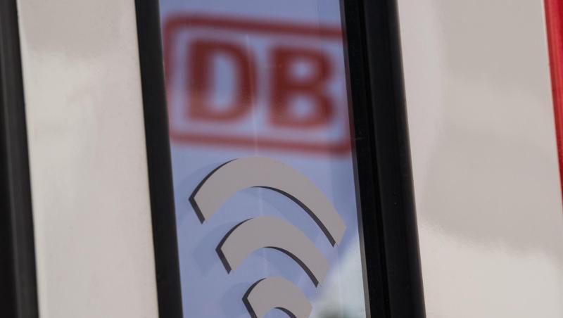 Bisher gab es nur in den ICEs kostenloses WLAN für alle Fahrgäste. Künftig sollen alle IC-Züge die gleiche Internet-Technik bekommen, die jetzt schon in den ICE verbaut ist. Bisher gab es nur in den ICEs kostenloses WLAN für alle Fahrgäste. Künftig sollen alle IC-Züge die gleiche Internet-Technik bekommen, die jetzt schon in den ICE verbaut ist.