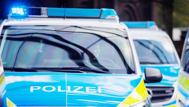 Mehrere Streifenwagen der Polizei stehen aufgereiht nebeneinander. Foto: Rolf Vennenbernd/dpa/Symbolbild Mehrere Streifenwagen der Polizei stehen aufgereiht nebeneinander. Foto: Rolf Vennenbernd/dpa/Symbolbild