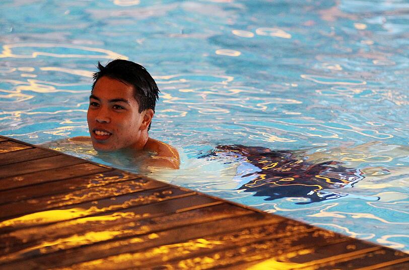 Wer grinst da aus dem Wasser? Es ist Pass-Vergesser Bobby Wood. Sein Seepferdchen hat er ja hoffentlich dabei.