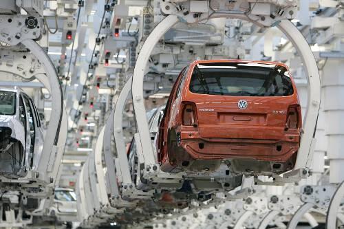 Produktion bei VW: Die Kunden kaufen nichts. Das trifft nun auch die Zulieferer.