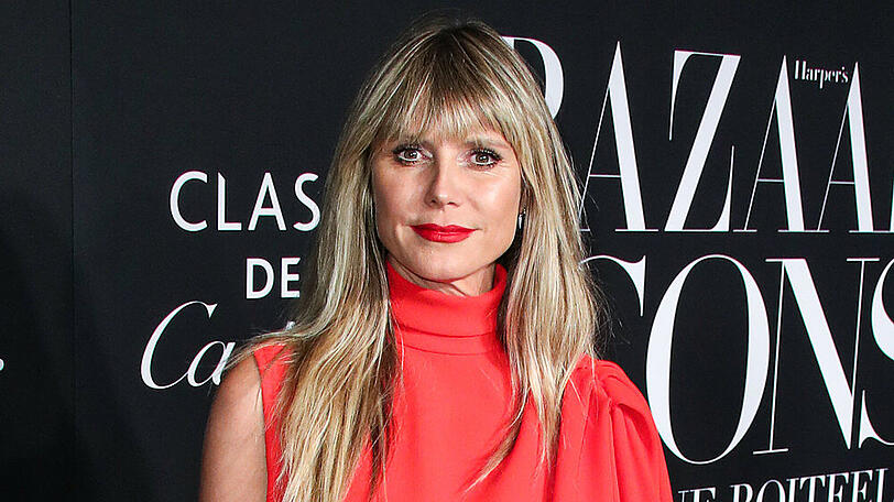 Heidi Klum zog Anfang September auf der New York Fashion Week in einem hochgeschlitzten orangefarbenen Kleid alle Blicke auf sich