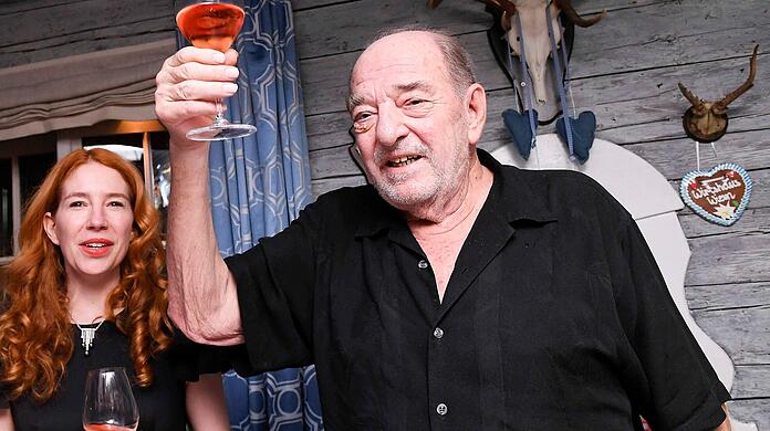 Ralph Siegel hat 25 Kilo abgespeckt. Frau Laura ist stolz auf diesen Erfolg.