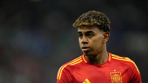 Im Moment mischt Lamine Yamal mit Spanien die EM auf. 2022 waren Hasan Salihamidzic und Marco Neppe bereits an Barcelonas Top-Talent dran.