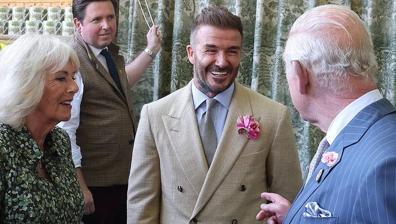 Gute Stimmung herrschte beim Treffen von Königin Camilla, David Beckham (M.) und König Charles.