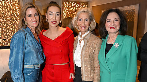 Thamara Barth, Tijen Onaran, Kristina Tr&ouml;ger (Pr&auml;sidentin "Club der europ&auml;ischen Unternehmerinnen") und Uschi D&auml;mmrich von Luttitz am 3. Februar in M&uuml;nchen.