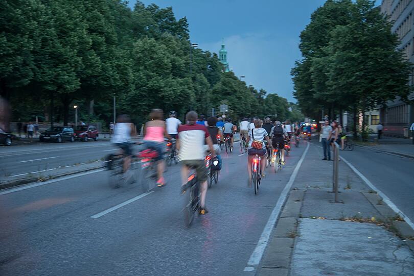 Tausende Münchner waren bei der sechsten Münchner Radlnacht dabei. Die Bilder.