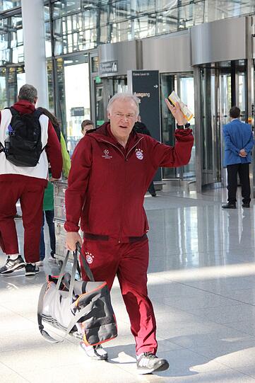 Gut gelaunt: Co-Trainer Hermann Gerland.