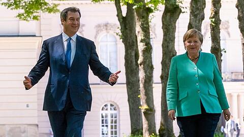 Markus Söder (CSU), Ministerpräsident von Bayern, und Bundeskanzlerin Angela Merkel (CDU). Foto: Peter Kneffel/dpa/Pool/dpa