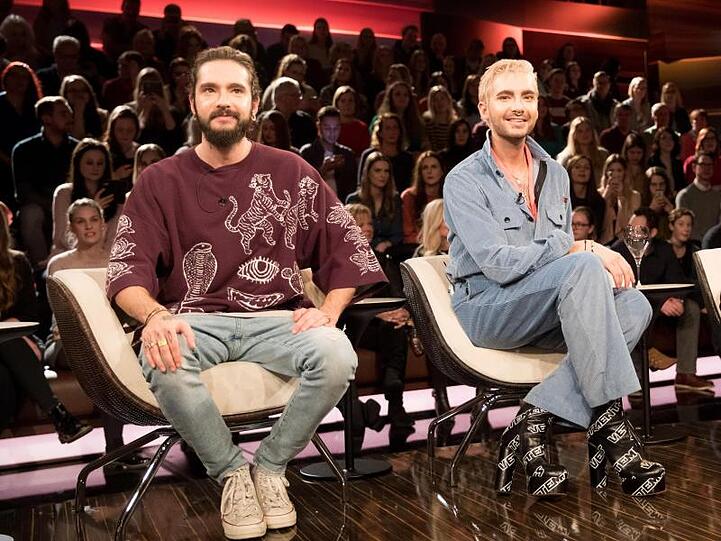 Tom (l) und Bill Kaulitz nach der Aufzeichnung der ZDF-Talkshow "Markus Lanz".