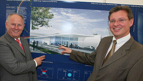 Beim Spatenstich für die neue Niederlassungen hatten Wirtschaftsreferent Roland Fleck (r.) und Nürnbergs BMW-Chef Franz Inzko noch gut lachen. Vier Monate später kommt das Aus für das Projekt. Beim Spatenstich für die neue Niederlassungen hatten Wirtschaftsreferent Roland Fleck (r.) und Nürnbergs BMW-Chef Franz Inzko noch gut lachen. Vier Monate später kommt das Aus für das Projekt.