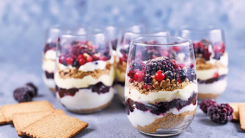 Mit Pl&auml;tzchenresten, Creme und frischen Fr&uuml;chten l&auml;sst sich ein leckeres Schichtdessert oder auch Tiramisu zaubern.