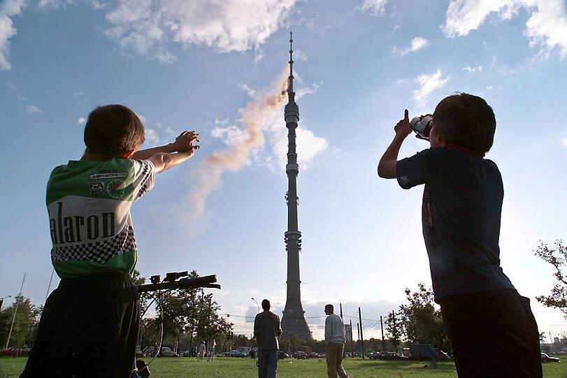 Platz 6: Der Fernsehturm Ostankino ist ein Funk- und Fernsehturm in Moskau. Er war mit einer Höhe von ursprünglich 537 Metern seit seiner Fertigstellung 1967 bis 1975 das höchste freistehende Bauwerk der Welt. Nach dem Tokyo Sky Tree, dem CN Tower und dem Canton Tower ist er der vierthöchste Fernsehturm der Welt.