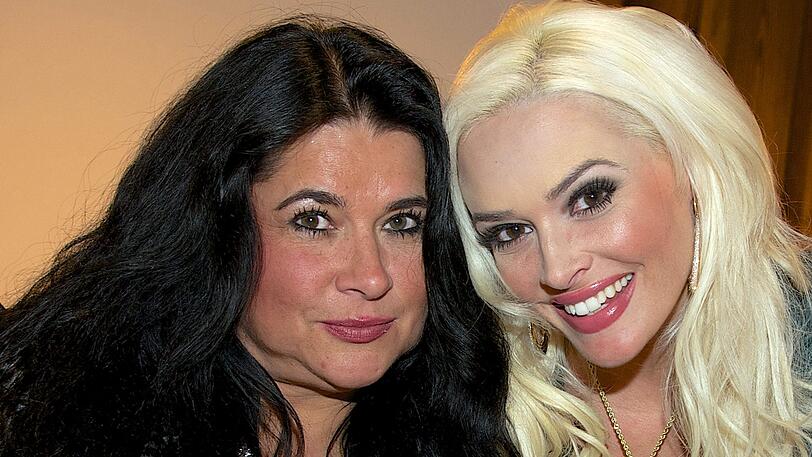Daniela Katzenberger (re.) mit ihrer Mutter Iris Klein, die mittlerweile auch auf Mallorca lebt.